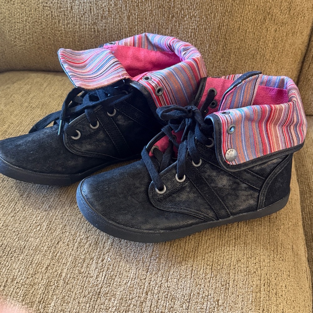 Trendy Lined  Black Cloth Boots for Women